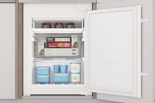 Indesit Frigorifero Combinato da Incasso No Frost Classe E Capacit 250 Litri - INC18 T112