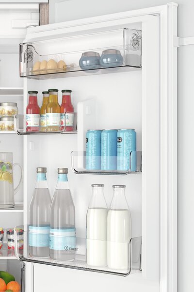 Indesit Frigorifero Combinato da Incasso No Frost Classe E Capacit 250 Litri - INC18 T112