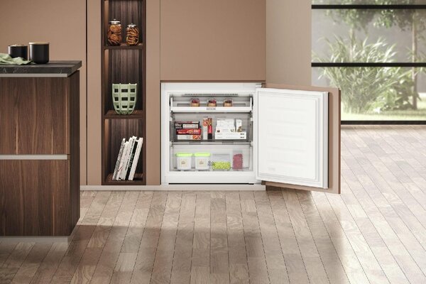 Hotpoint Ariston Frigorifero Combinato da Incasso No Frost Classe E Capacit 394 Litri - HA SP70 T121