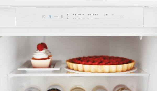 Candy Frigorifero da Incasso Combinato Capacit 248 litri Classe energetica E Raffreddamento No Frost - CBT3518EW