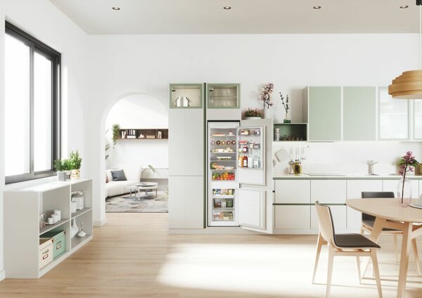 Candy Frigorifero da Incasso Combinato Capacit 248 litri Classe energetica E Raffreddamento No Frost - CBT3518EW