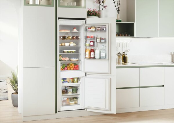 Candy Frigorifero da Incasso Combinato Capacit 248 litri Classe energetica E Raffreddamento No Frost - CBT3518EW