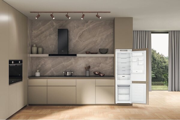 Whirlpool Frigorifero da Incasso Combinato Capacit 250 Litri Classe energetica C Raffreddamento No Frost Tecnologia 6 Senso - WHC18 T514