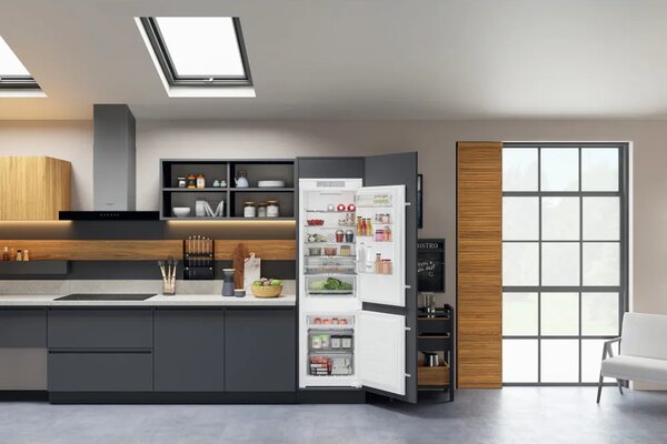 Hotpoint Ariston Frigorifero da Incasso Combinato Capacit 250 Litri Classe energetica E Raffreddamento No Frost - HAC18 T542 2