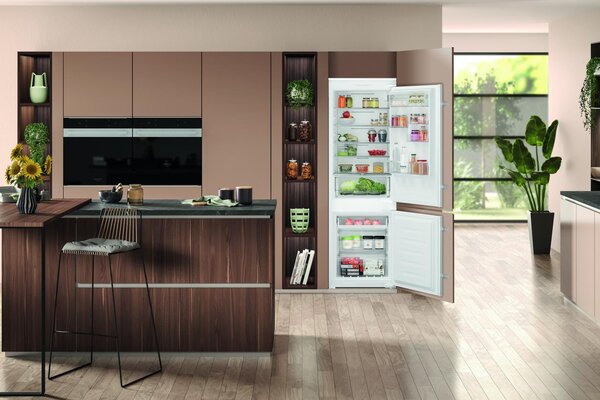 Hotpoint Ariston Frigorifero da Incasso Combinato Capacit 250 Litri Classe energetica E Raffreddamento No Frost colore Bianco - HAC18 T2