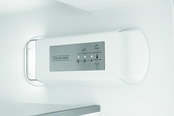 Hotpoint Ariston Frigorifero da Incasso Combinato Capacit 250 Litri Classe energetica E Raffreddamento No Frost colore Bianco - HAC18 T2
