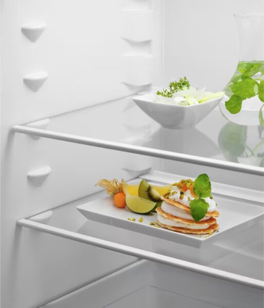 Electrolux Frigorifero da Incasso Combinato Capacit 256 Litri No Frost Classe E Serie 700 - ENG7TE18S