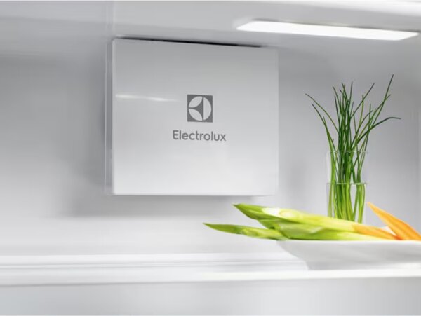 Electrolux Frigorifero da Incasso Combinato Capacit 256 Litri No Frost Classe E Serie 700 - ENG7TE18S