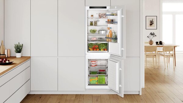 Bosch Frigorifero da Incasso Combinato Capacit 260 Litri Classe energetica E No Frost - Serie 4 KIN86VSE0