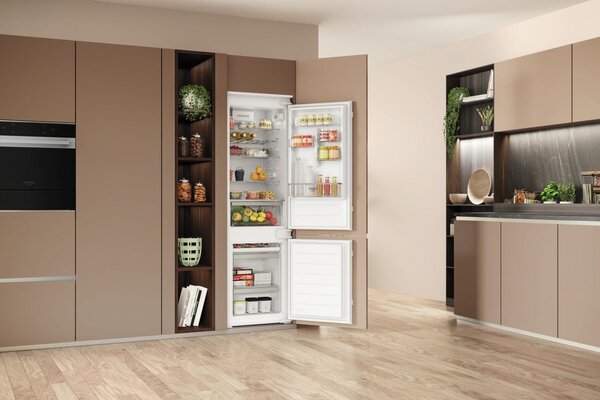 Hotpoint Ariston Frigorifero da Incasso Combinato Capacit 266 Litri Classe energetica D Raffreddamento Statico colore Bianco - HAC18D011C2