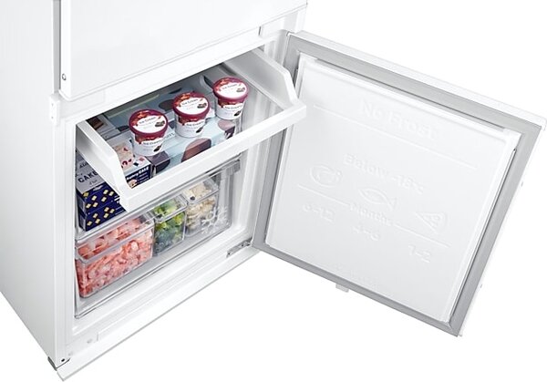 Samsung Frigorifero da Incasso Combinato Capacit 264 Litri Classe energetica D Raffreddamento No Frost F1rst 60 AI colore Bianco - BRB80F26BDS0EF