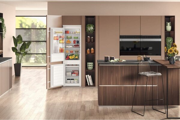 Hotpoint Ariston Frigorifero da Incasso Combinato Capacit 268 Litri Classe energetica E Raffreddamento Low Frost colore Bianco - HAC18D031A1