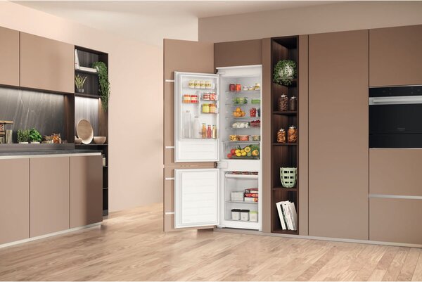 Hotpoint Ariston Frigorifero da Incasso Combinato Capacit 268 Litri Classe energetica E Raffreddamento Low Frost colore Bianco - HAC18D031A1