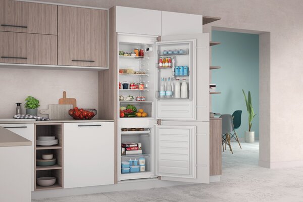 Indesit Frigorifero da Incasso Combinato Capacit 268 Litri Classe energetica E Raffreddamento Statico - INC18D021A1