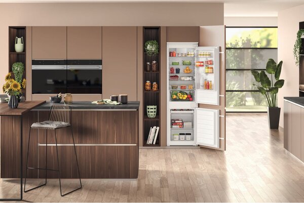 Hotpoint Ariston Frigorifero da Incasso Combinato Capacit 268 Litri Classe energetica E Raffreddamento Ventilato - HAC18D011A