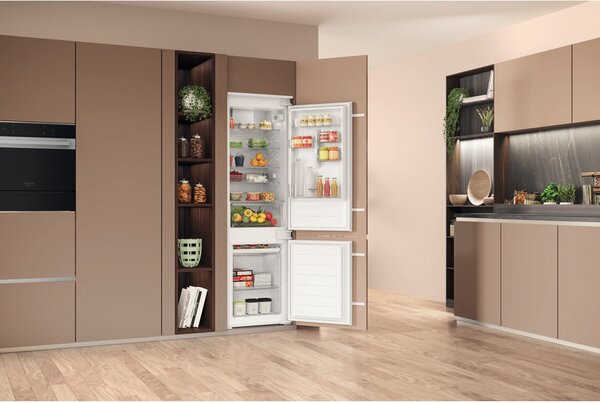 Hotpoint Ariston Frigorifero da Incasso Combinato Capacit 268 Litri Classe energetica E Raffreddamento Ventilato - HAC18D011A