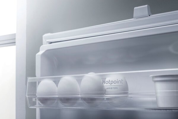 Hotpoint Ariston Frigorifero da Incasso Combinato Capacit 269 litri Classe energetica F Raffreddamento Statico - BCB 7030 E C AAA O3