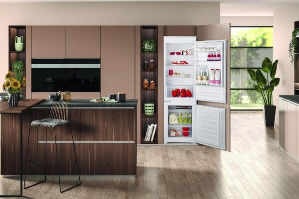 Hotpoint Ariston Frigorifero da Incasso Combinato Capacit 273 Litri Classe energetica E Raffreddamento Statico - BCB 70301 E