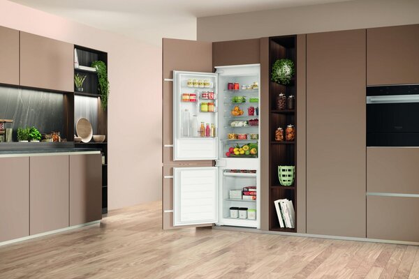 Hotpoint Ariston Frigorifero da Incasso Combinato Capacit 273 Litri Classe energetica E Raffreddamento Statico colore Bianco - HAC18D021A1 LH
