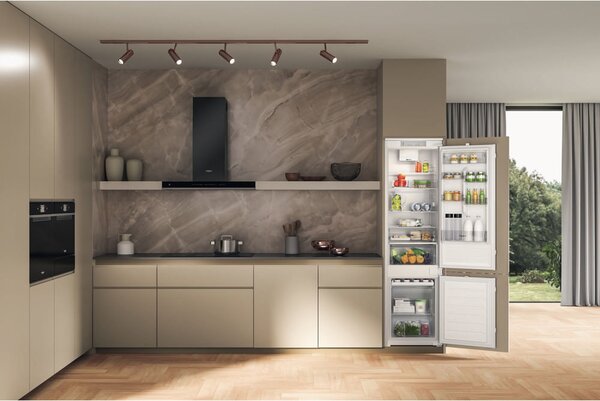 Whirlpool Frigorifero da Incasso Combinato Capacit 300 Litri Classe energetica E Raffreddamento Ventilato - WHC20D023B1 SF