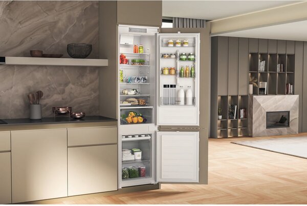 Whirlpool Frigorifero da Incasso Combinato Capacit 300 Litri Classe energetica E Raffreddamento Ventilato - WHC20D023B1 SF