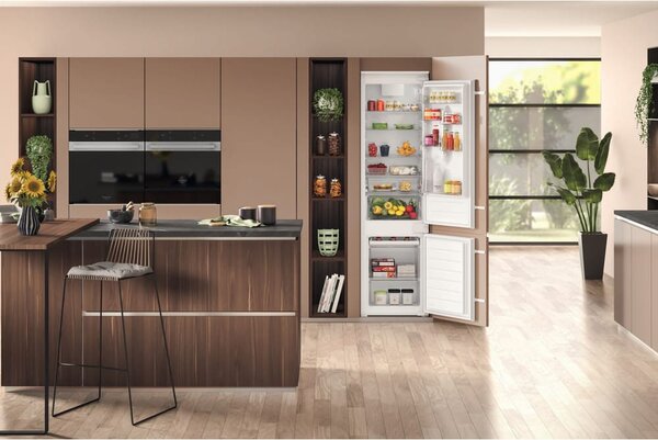 Hotpoint Ariston Frigorifero da Incasso Combinato Capacit 300 Litri Classe energetica E Raffreddamento Ventilato colore Bianco - HAC20D011A1