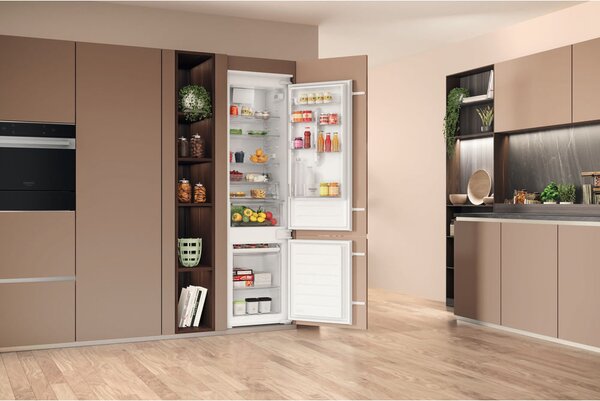 Hotpoint Ariston Frigorifero da Incasso Combinato Capacit 300 Litri Classe energetica E Raffreddamento Ventilato colore Bianco - HAC20D011A1