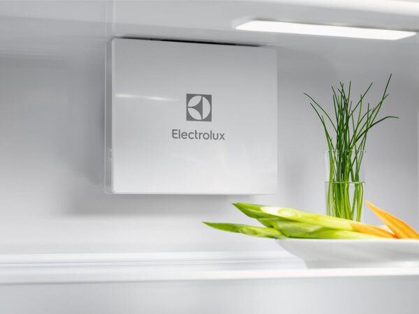 Electrolux Frigorifero da Incasso Combinato Capacit 376 Litri Classe E No Frost Serie 700 - ENG7TE75S