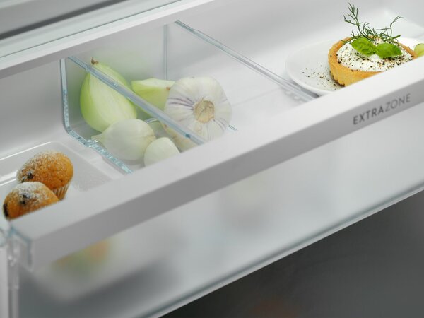 Electrolux Frigorifero da Incasso Combinato Capacit 376 Litri Classe E No Frost Serie 700 - ENG7TE75S