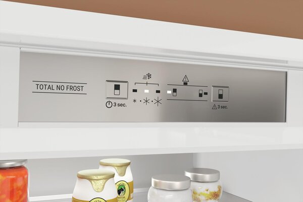 Hotpoint Ariston Frigorifero da Incasso Combinato Capacit 394 Litri Classe energetica D No Frost - HA SP70 T132