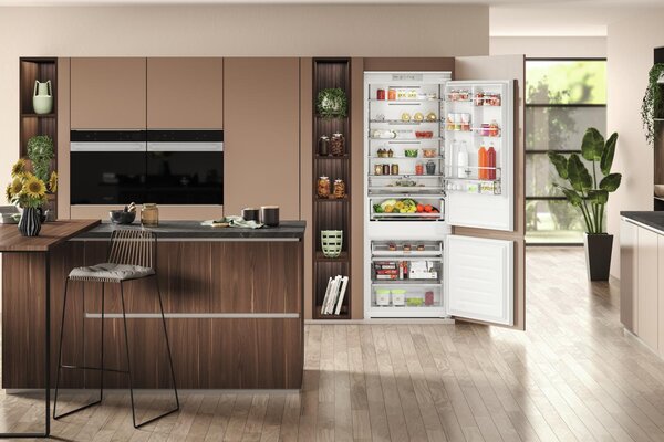 Hotpoint Ariston Frigorifero da Incasso Combinato Capacit 394 Litri Classe energetica D No Frost - HA SP70 T132