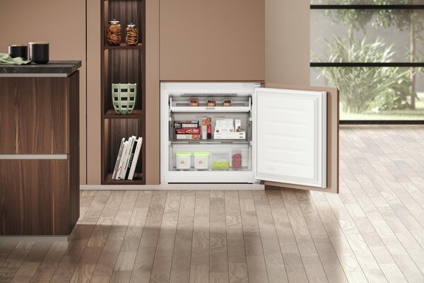 Hotpoint Ariston Frigorifero da Incasso Combinato Capacit 394 Litri Classe energetica E Raffreddamento No Frost - HA SP70 T111