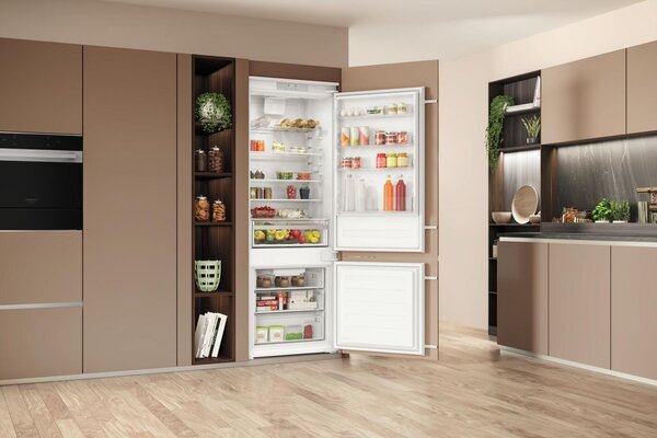 Hotpoint Ariston Frigorifero da Incasso Combinato Capacit 400 Litri Classe energetica E Raffreddamento Ventilato - BCB4020E