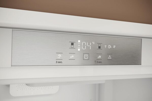 Hotpoint Ariston Frigorifero da Incasso Combinato Capacit 400 Litri Classe energetica E Raffreddamento Ventilato - BCB4020E