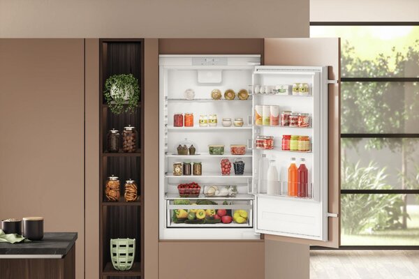 Hotpoint Ariston Frigorifero da Incasso Combinato Capacit 400 Litri Classe energetica E Raffreddamento Ventilato - BCB4020E