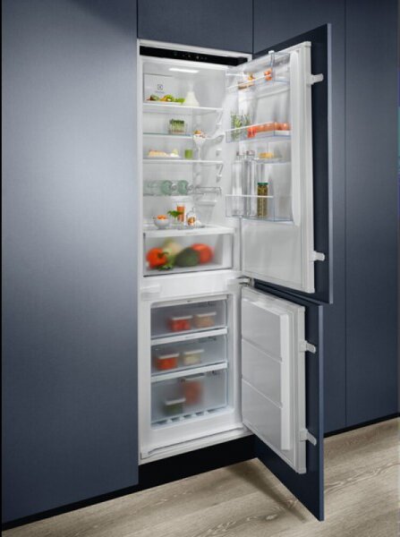 Electrolux Frigorifero da Incasso Combinato No Frost Classe E Capacit 256 Litri - LNG7TE18S