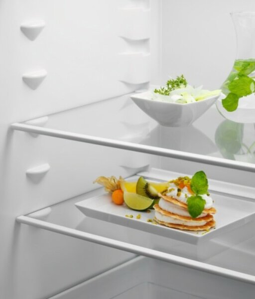 Electrolux Frigorifero da Incasso Doppia Porta Capacit 218 Litri Classe energetica E Raffreddamento LowFrost - KTS5LE14T