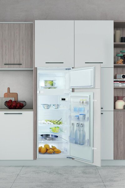 Indesit Frigorifero da Incasso Doppia porta Classe E Capacit 239 Litri Raffreddamento Statico - T 16 A1 D/I 2