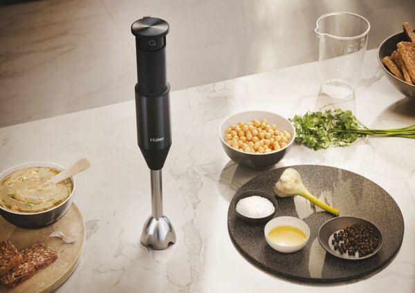 Haier Frullatore ad immersione con Lame in Acciaio e Bicchiere 0,9 Litri colore Nero I-Master Serie 5 - HHB5B5 011