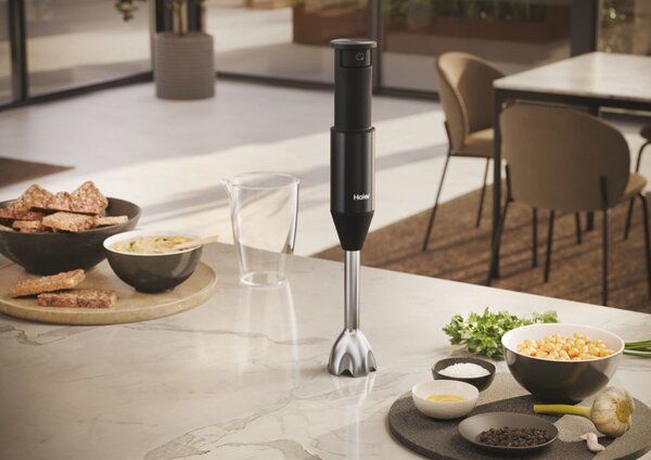 Haier Frullatore ad immersione con Lame in Acciaio e Bicchiere 0,9 Litri colore Nero I-Master Serie 5 - HHB5B5 011