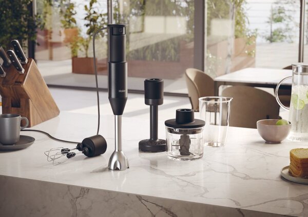 Haier Frullatore ad immersione con Lame in Acciaio e Bicchiere 0,9 Litri colore Nero I-Master Serie 5 - HHB5B5 011