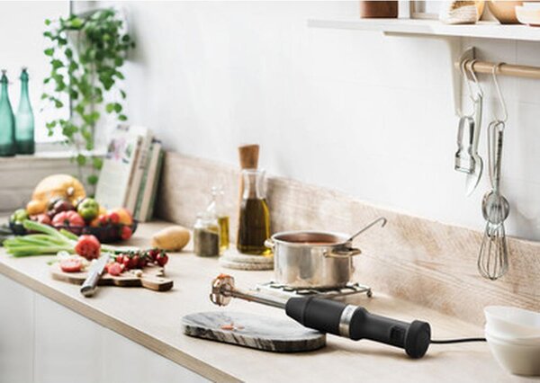 KITCHENAID Frullatore ad Immersione Minipimer Potenza 180 Watt con Bicchiere e Lama in Acciaio Inox colore Matte Black - 5KHBV83EBM
