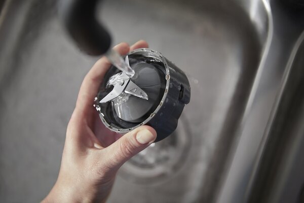 Philips Frullatore con Bicchiere Capacit 2 Litri Potenza 600W colore Nero ProBlend Crush Tech Serie 6000 - HR2291/01