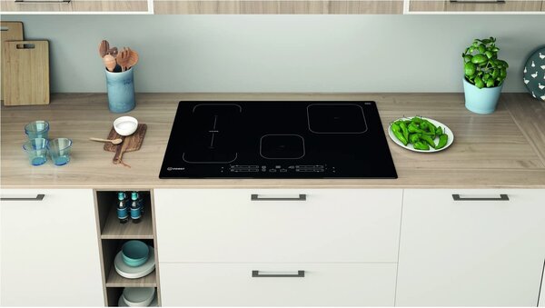 Indesit IB 21B77NE Piano Cottura Induzione 4 Fuochi 77 cm Vetroceramica colore Nero