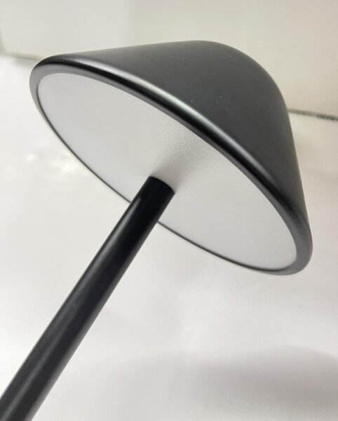 PYRAMIDEA lampada da Tavolo LED Senza fili Ricaricabile Design Moderno colore Nero - LRP12N Lux-Ray