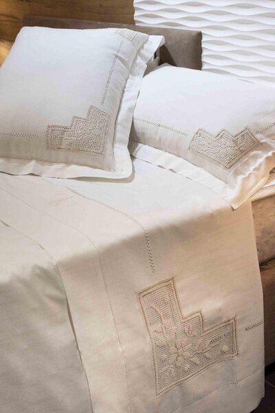 Blanco Raya Lenzuola Matrimoniali Completto Letto in Lino e Poliestere Set: Lenzuolo Sopra + 2 Federe ricamo punto sfilato e orlo a giorno colore A