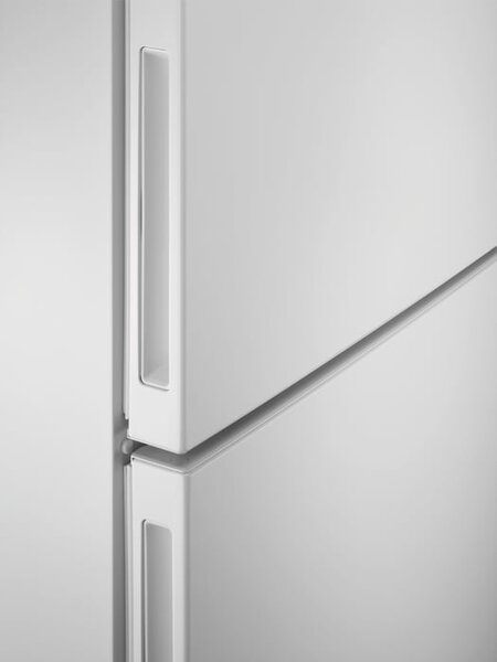 Electrolux LNC7ME32W2 Frigorifero Combinato No Frost Capacit 321 Litri Classe energetica E colore Bianco