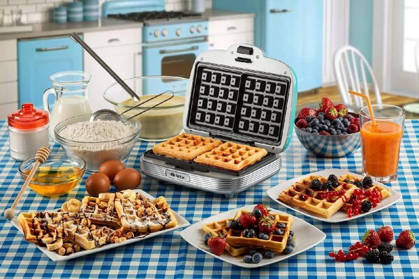 Ariete Macchina per Waffle con Rivestitura Antiaderente colore Azzurro - 1973 Waffle MAKER