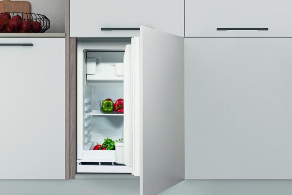 Indesit Mini Frigo da Incasso Sottopiano Capacit 126 Litri Classe energetica E Raffreddamento Statico - INBUF031