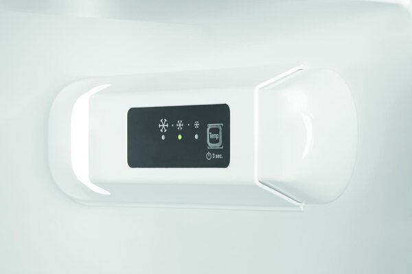Indesit Mini Frigo da Incasso Sottopiano Capacit 126 Litri Classe energetica E Raffreddamento Statico - INBUF031